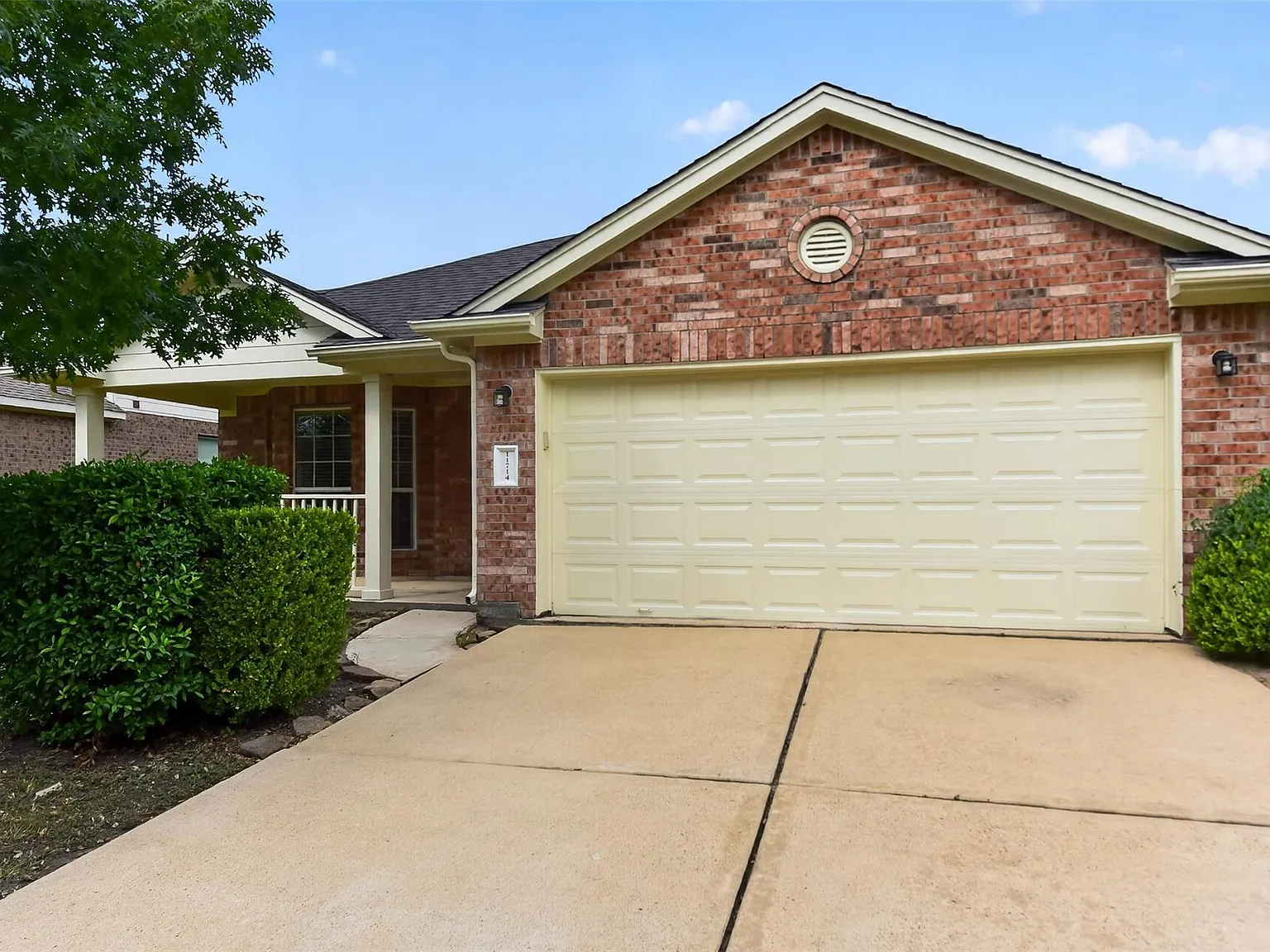 3 bed, 2.0 bath, 1740 sqft, $2,275 — Photo 1