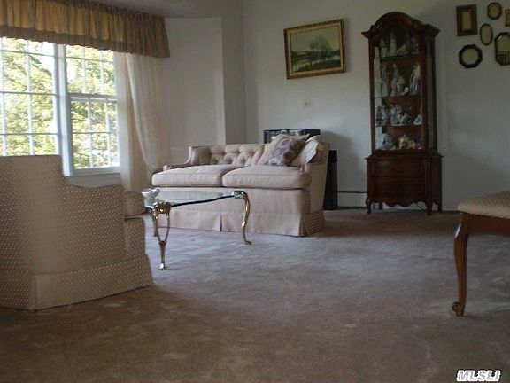 4th image of 130 Gail Ct