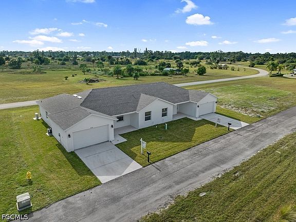 4th image of 628 Falls Ln