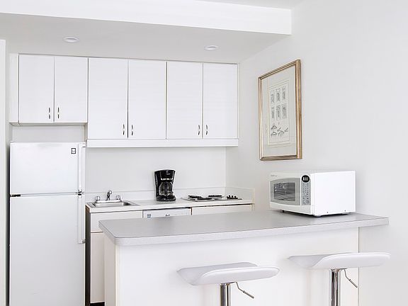 3rd image of 150 W 51st St APT 1133