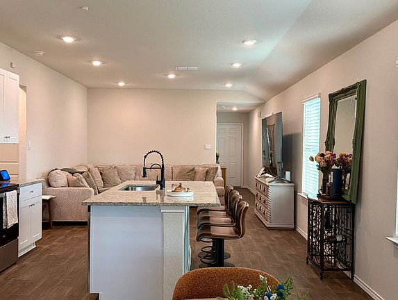 3rd image of 3019 Lindenwood Way