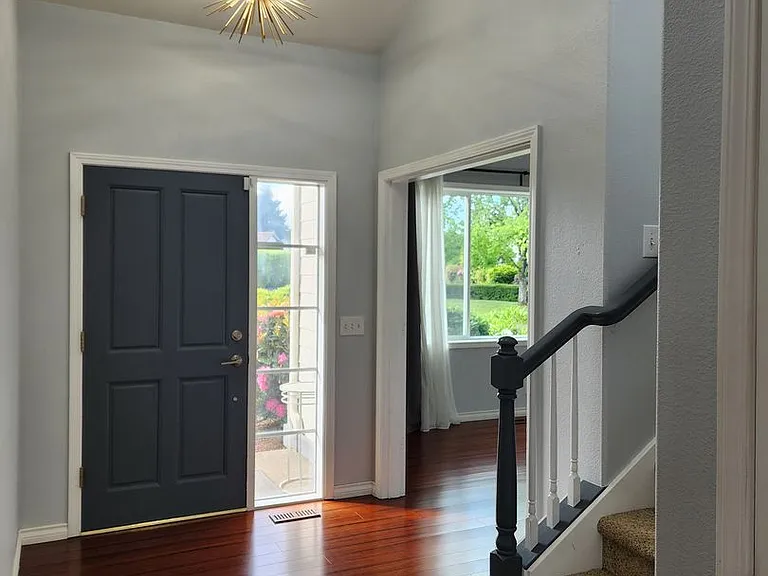 1592 Kingston Way — Photo 2