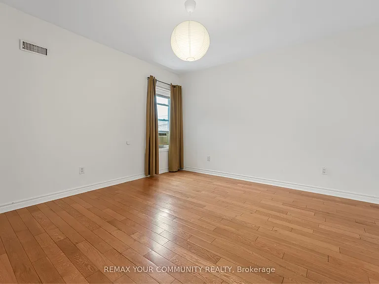 151 Dovercourt Rd #UPPER — Photo 11