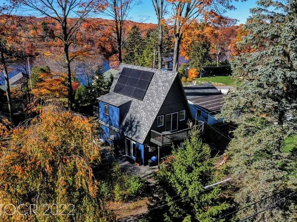 64 Belford Dr, Hewitt, NJ 07421