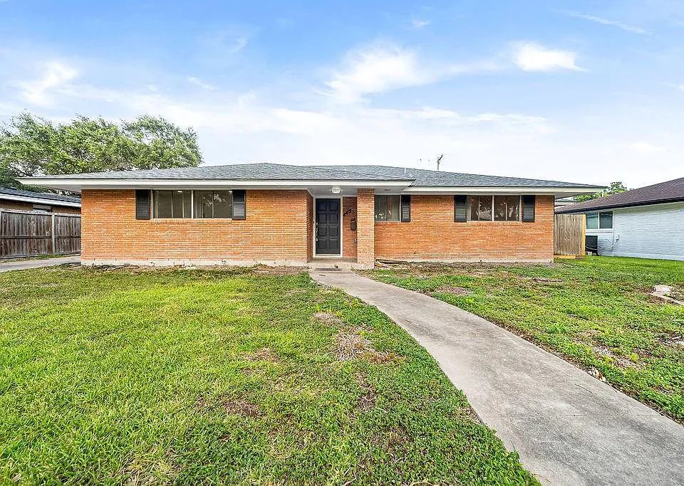 445 Montclair Dr