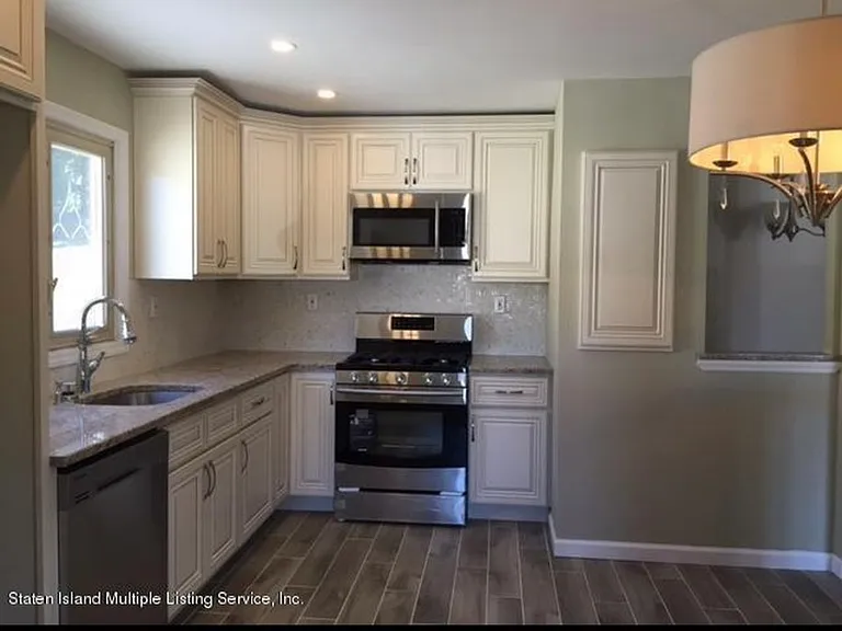 36 Maple Ct — Photo 3