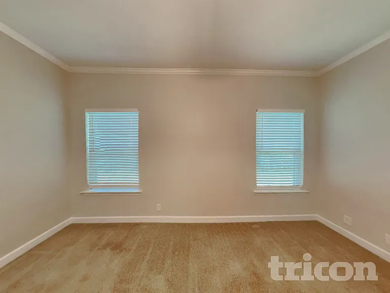 217 Titans Cir — Photo 8