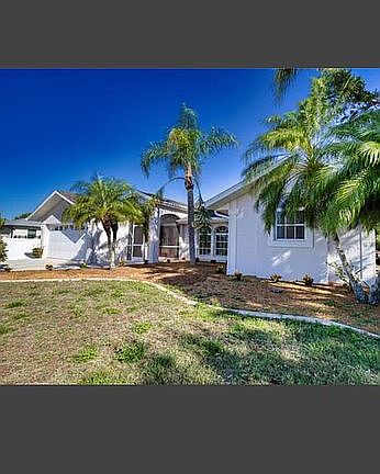 4th image of 21366 Bassett Ave