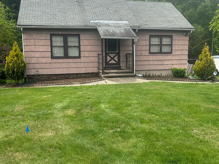 311 Peck Ln — Photo 1