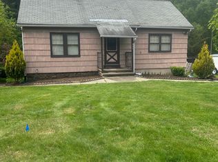 311 Peck Ln, Cheshire, CT 06410