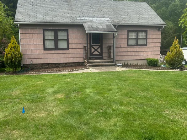 311 Peck Ln, Cheshire, CT 06410