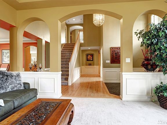 Beautiful architectural details. 