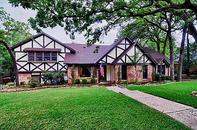 1st image of 700 Hurst Dr