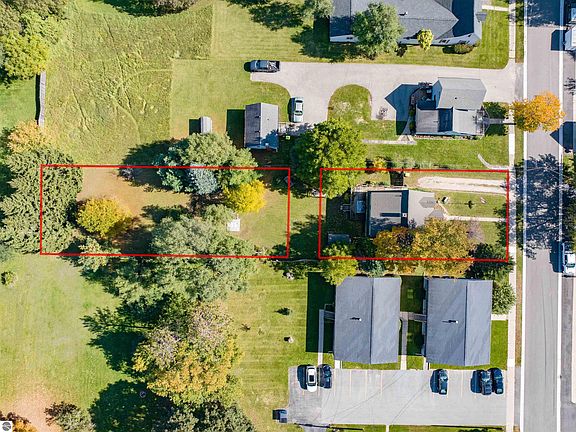 2nd image of 135 Carpenter St