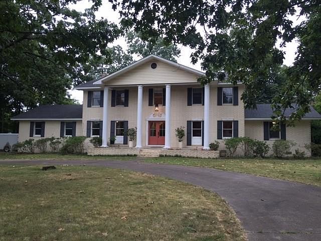 1st image of 816 W Elgin St