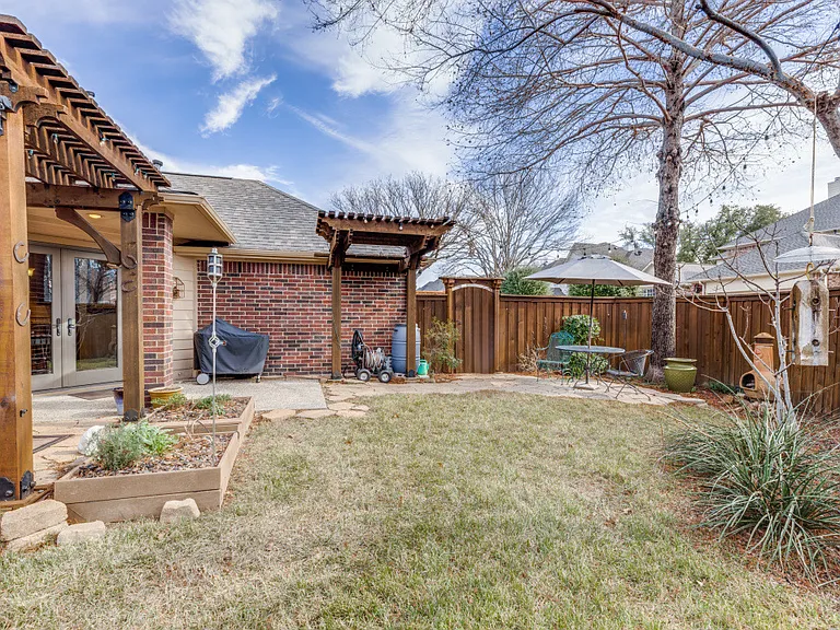 Side view of the yard.