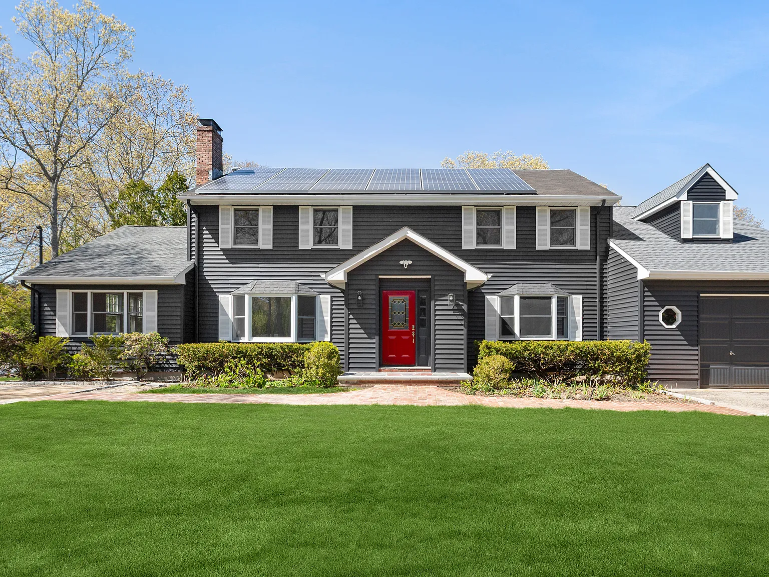 Year Round in Hampton Bays — Photo 2