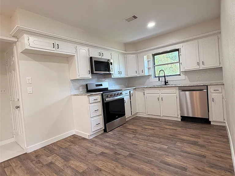 607 Pearl St — Photo 13