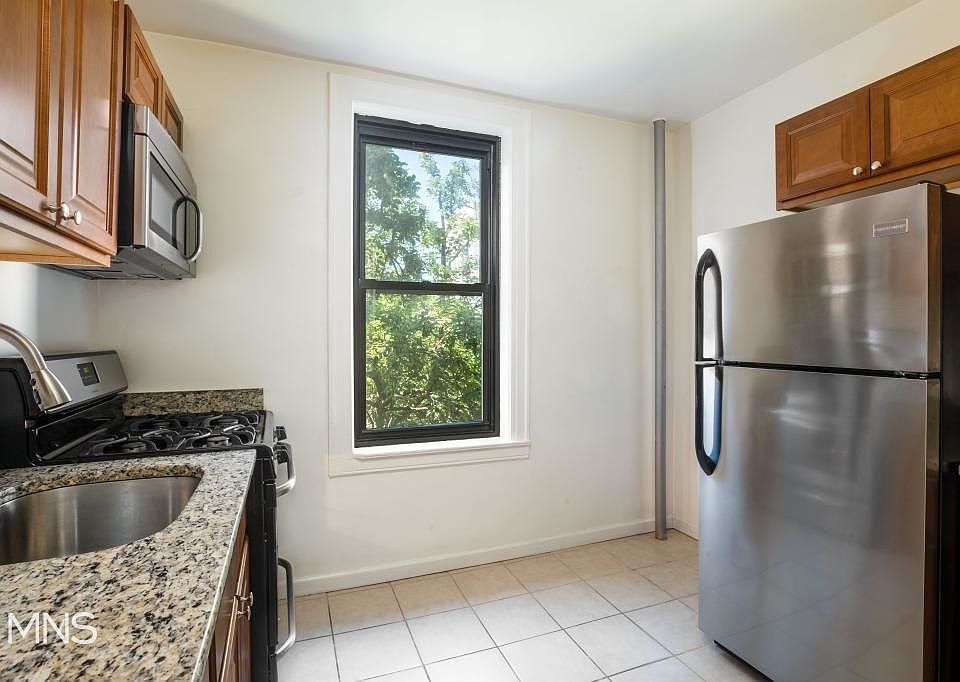 1st image of 3049 Crescent St APT H3a4