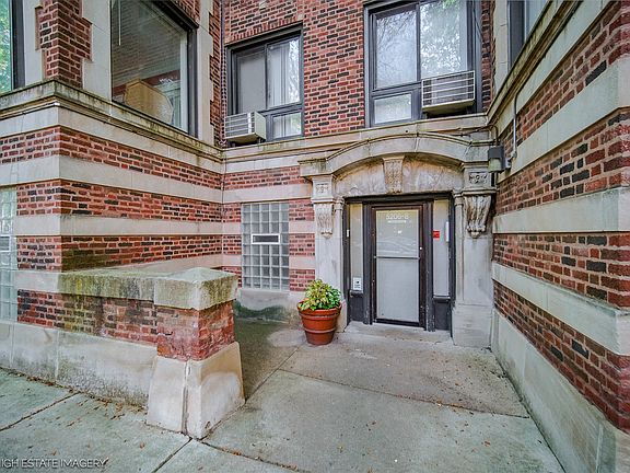 2nd image of 5208 S Ingleside Ave Unit 3S