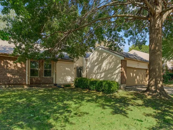 328 N Cherry St, Gardner, KS 66030