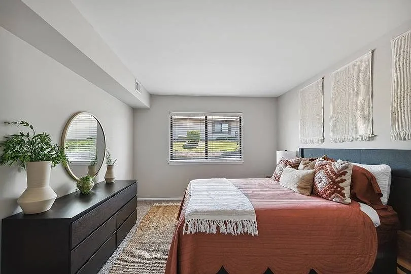 Arrive Oak Brook Heights — Photo 3
