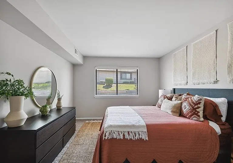 Arrive Oak Brook Heights — Photo 3