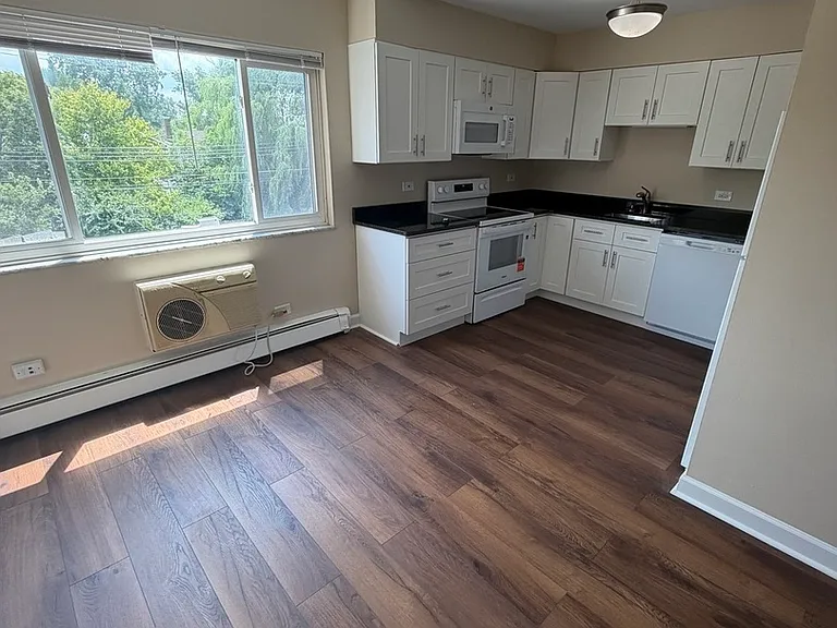 573 Pershing Ave #F — Photo 2
