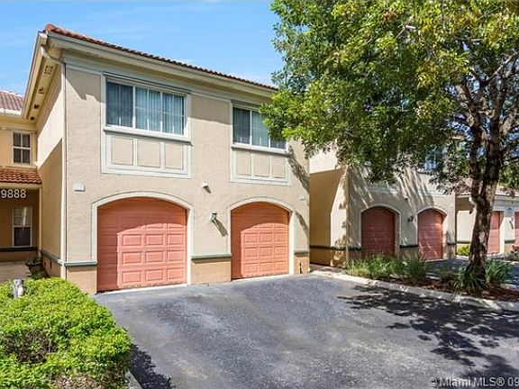 3rd image of 2474 Centergate Dr APT 205