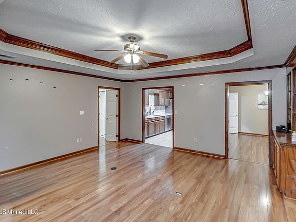 3rd image of 133 Oak Ridge Cir