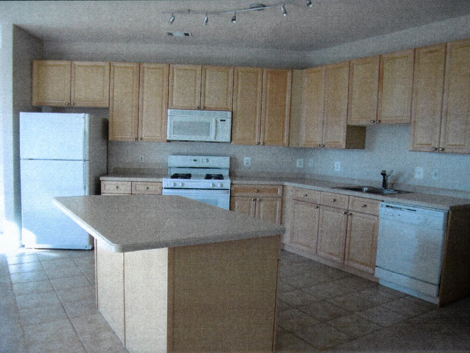 1 bed, 853 sqft, $2,000 — Photo 1
