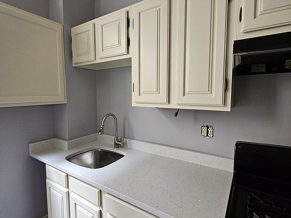 2nd image of 2107 W Coulter St #2F