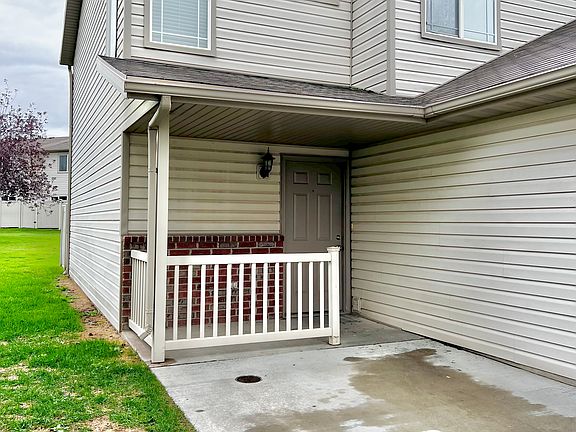 Front door with cozy porch