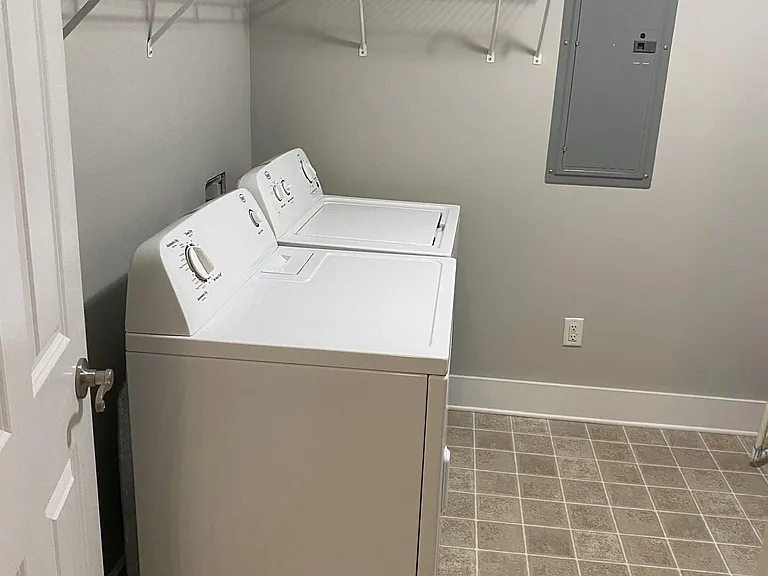 1641 Carriage Ridge Dr — Photo 17