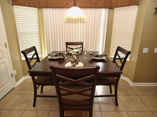 WH6P2540AB-breakfast-nook