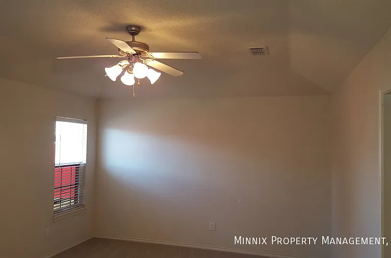1002 Oshkosh Ave — Photo 18