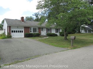 34 Robin Hood Dr, Seekonk, MA 02771