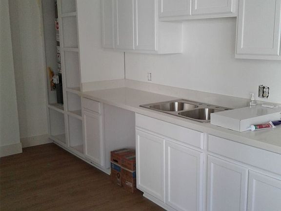 3rd image of 1621 Amberwood Dr
