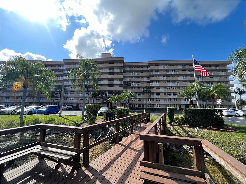 1st image of 250 Jacaranda Dr #4-1