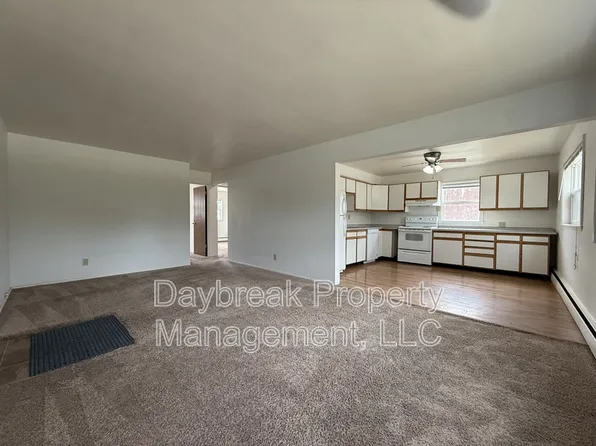 2913 8th St N APT 3, Fargo, ND 58102