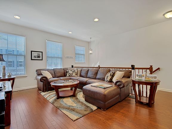 3rd image of 329 Princeton Ct