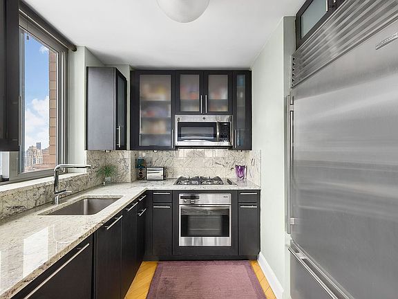 4th image of 235 E 55th St APT 40A