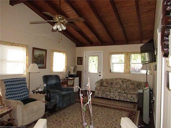 4th image of 1657 Lakeshore Dr