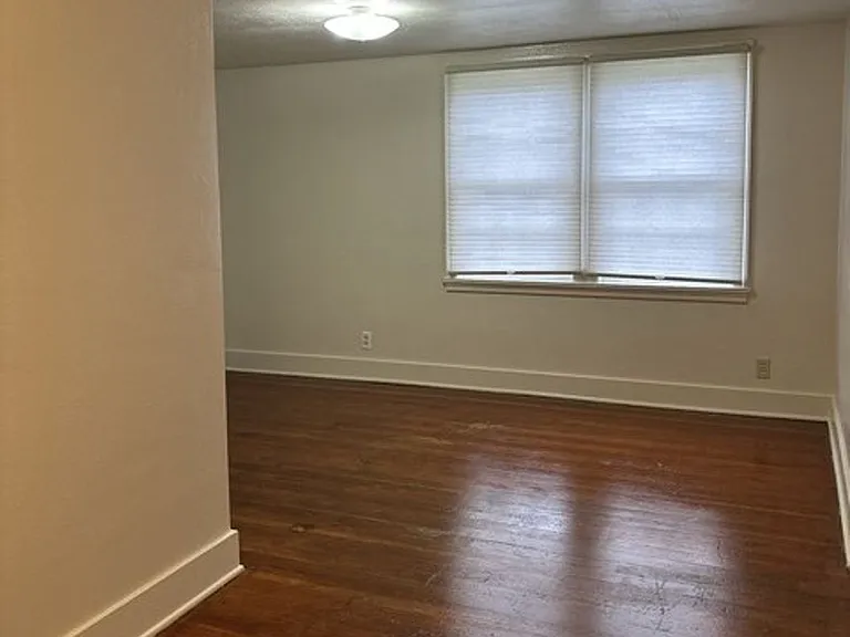 595 E Washington St — Photo 25