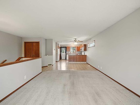 5th image of 264 Kendrew Dr