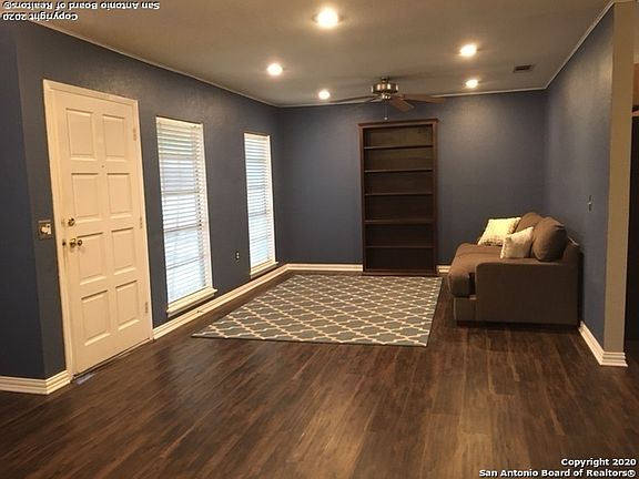 3rd image of 6207 Battery Ln