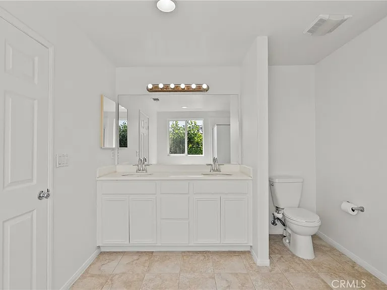 9427 Lemona Ave #20 — Photo 21