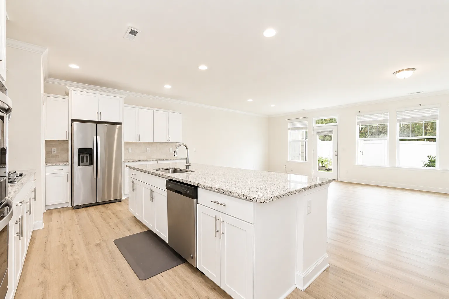 4 bed, 2.5 bath, 2310 sqft, $2,450 — Photo 3