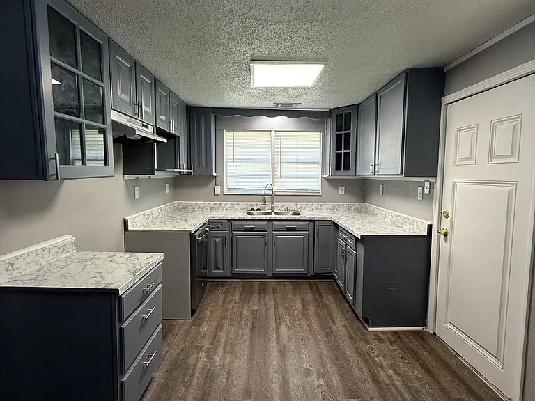 2128 Mayfield Ave SW — Photo 6