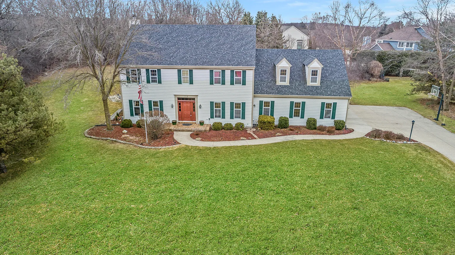 310 Crystal Dr photo 1